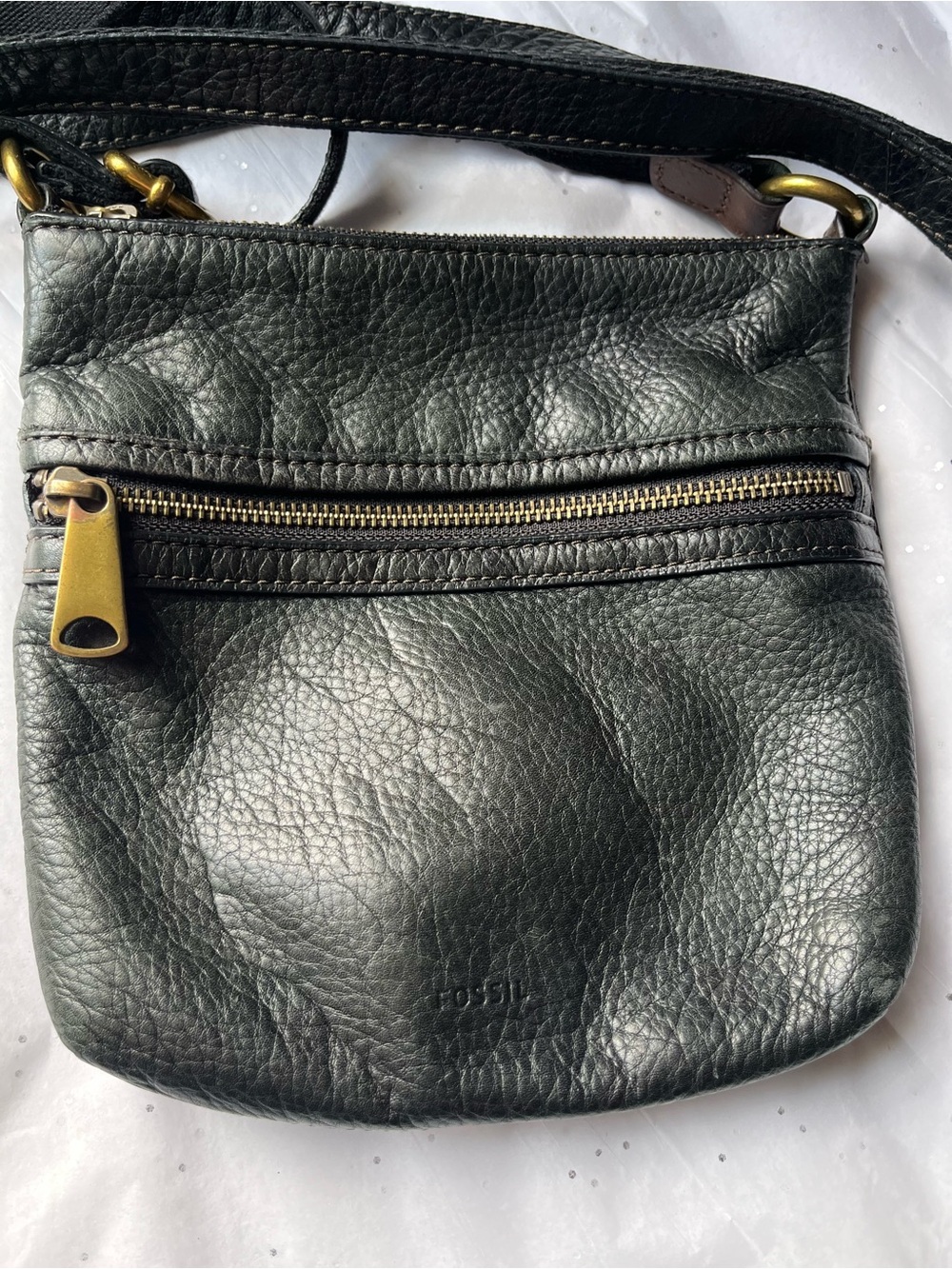 Fossil dark green Leather Crossbody Bag with Front Zip Pocket - Picture 2 of 7